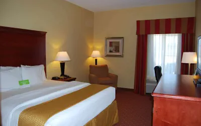 Photo 5 - La Quinta Inn & Suites by Wyndham Fairfield TX