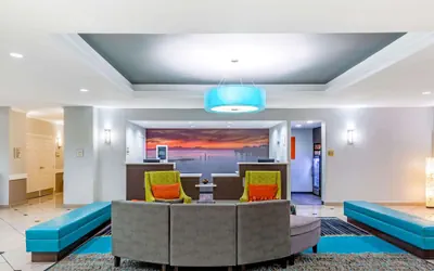 Photo 4 - La Quinta Inn & Suites by Wyndham Orange