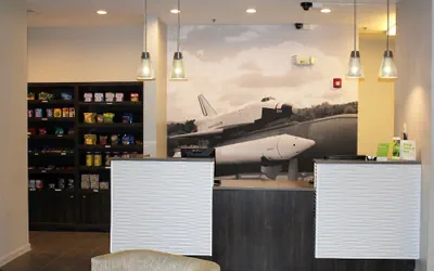 Photo 3 - La Quinta Inn & Suites by Wyndham Huntsville Airport Madison