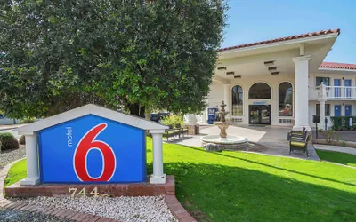 Photo 2 - Motel 6 Chandler, AZ