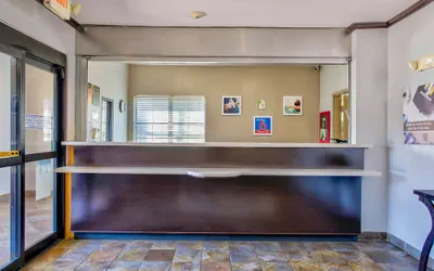 Photo 3 - OYO Townhouse Beaumont Medical Center Area I-10