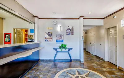 Photo 4 - OYO Townhouse Beaumont Medical Center Area I-10