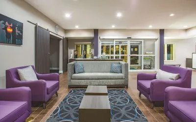 Photo 4 - La Quinta Inn & Suites by Wyndham Russellville