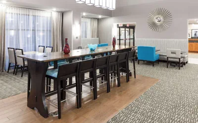Photo 4 - Hampton Inn & Suites Cedar Rapids - North