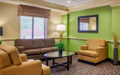 Photo 4 - Sleep Inn & Suites Milwaukee Airport