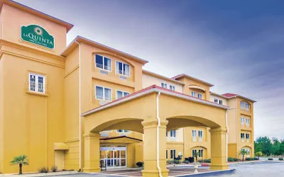 Photo 2 - La Quinta Inn & Suites by Wyndham Atlanta-Union City
