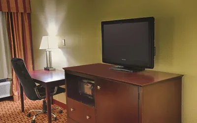 Photo 5 - La Quinta Inn & Suites by Wyndham Alice