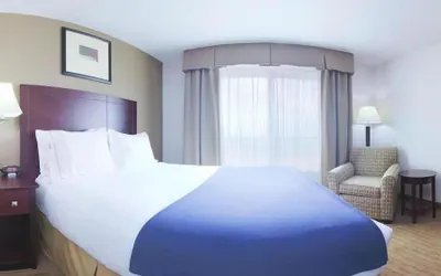 Photo 4 - Holiday Inn Express & Suites Antigo by IHG