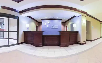 Photo 2 - Holiday Inn Express & Suites Chicago West - O'Hare Arpt Area by IHG