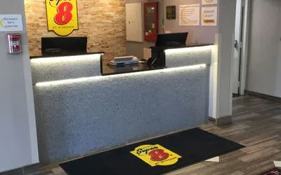 Photo 3 - Super 8 by Wyndham South Holland