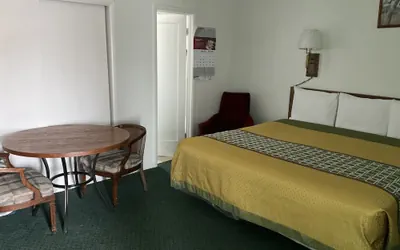 Photo 4 - Kansan Motel