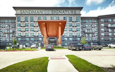 Photo 2 - Sandman Signature Plano - Frisco Hotel