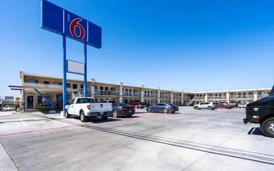 Photo 2 - Motel 6 Odessa, TX - 2nd Street