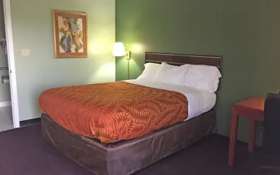 Photo 4 - Americas Best Value Inn Manchester, TN