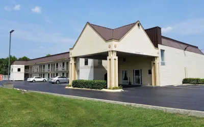 Photo 2 - Americas Best Value Inn Manchester, TN