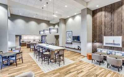Photo 5 - Hampton Inn & Suites Kittery-Portsmouth
