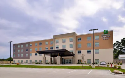 Photo 2 - Holiday Inn Express & Suites Ottumwa by IHG