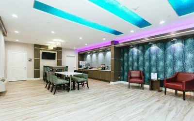 Photo 4 - Express Inn - Spring