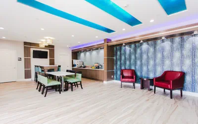 Photo 3 - Express Inn - Spring