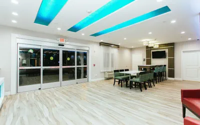 Photo 5 - Express Inn - Spring