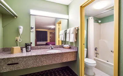Photo 4 - Rodeway Inn Greenwood
