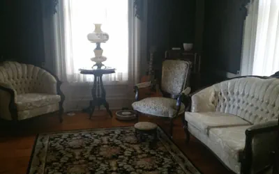Photo 2 - The Bevin House Bed & Breakfast