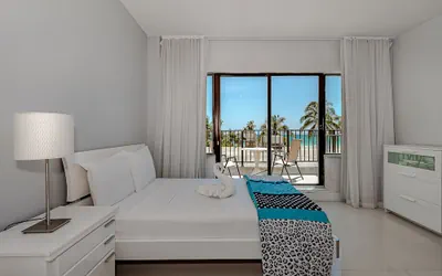 Photo 2 - Beach Front Studio