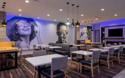 Photo 5 - La Quinta Inn & Suites by Wyndham Greensboro Arpt High Point
