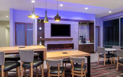 Photo 4 - La Quinta Inn & Suites by Wyndham Greensboro Arpt High Point