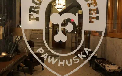 Photo 2 - Frontier Hotel Pawhuska