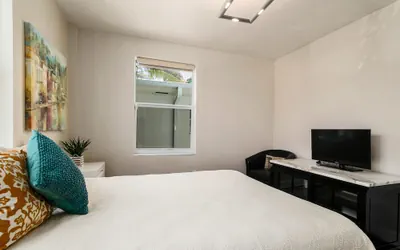 Photo 3 - 2 bedroom 2 bath apt in South Beach