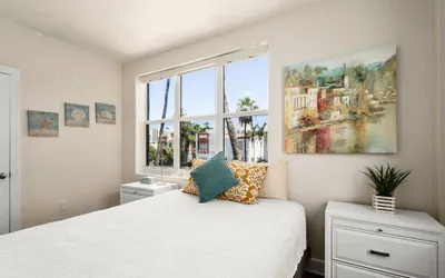 Photo 4 - 2 bedroom 2 bath apt in South Beach