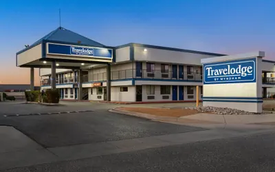 Photo 2 - Travelodge by Wyndham Albuquerque West