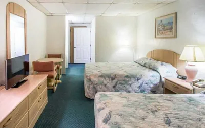 Photo 4 - Key Largo Inn