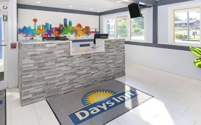 Photo 4 - Days Inn by Wyndham Knoxville North