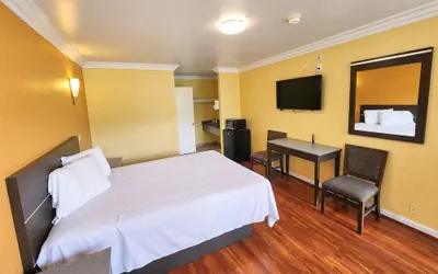 Photo 5 - Covina Motel
