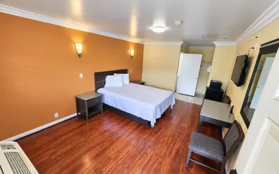 Photo 2 - Covina Motel
