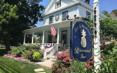 Photo 2 - Riverwind Inn Bed & Breakfast