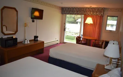 Photo 5 - Country Club Motel