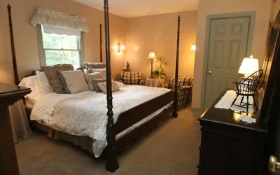 Photo 2 - Pineapple Hill Inn Bed & Breakfast