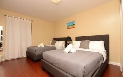 Photo 3 - Hollywood Luxury Double bedrooms