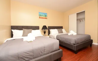 Photo 2 - Hollywood Luxury Double bedrooms