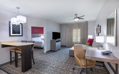 Photo 2 - Staybridge Suites IAH Airport East by IHG