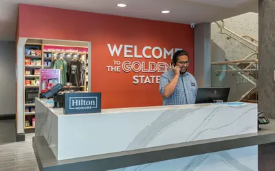 Photo 4 - Hampton Inn Oakland Downtown-City Center