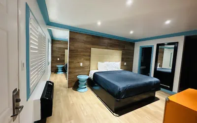 Photo 2 - Casa Blanca Inn & Suites