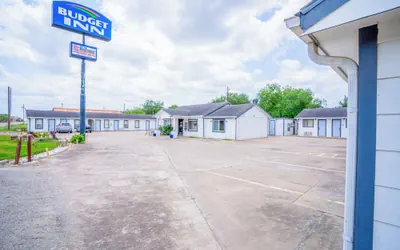 Photo 2 - OYO Budget Inn Falfurrias Hwy 281