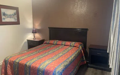 Photo 4 - Colton Motel