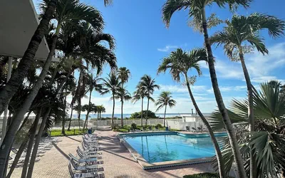 Photo 2 - Casablanca Miami Beach