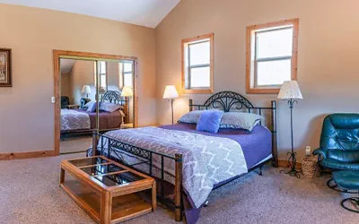 Photo 2 - Sunset Chalet - 2600 Sq.ft. Multi-seasonal Retreat