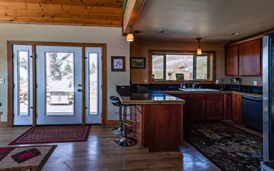 Photo 4 - Sunset Chalet - 2600 Sq.ft. Multi-seasonal Retreat